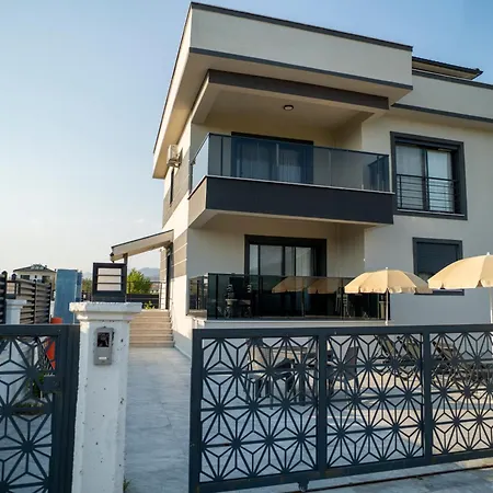 Villamona Dalaman Βίλα Bezkesen