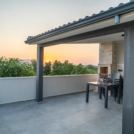 Villamona Dalaman Βίλα Bezkesen